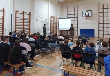 „Edukacja z wojskiem” w naszej szkole
